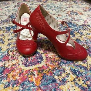 Pinup criss-cross strap Mary Jane heel